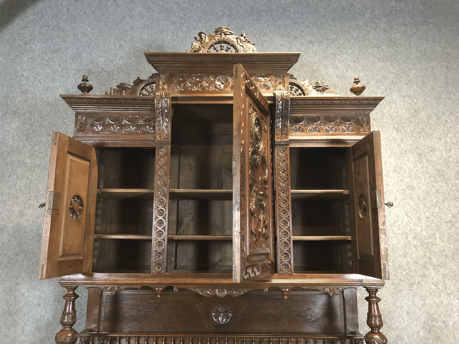 Breton buffet early 20th century in chestnut