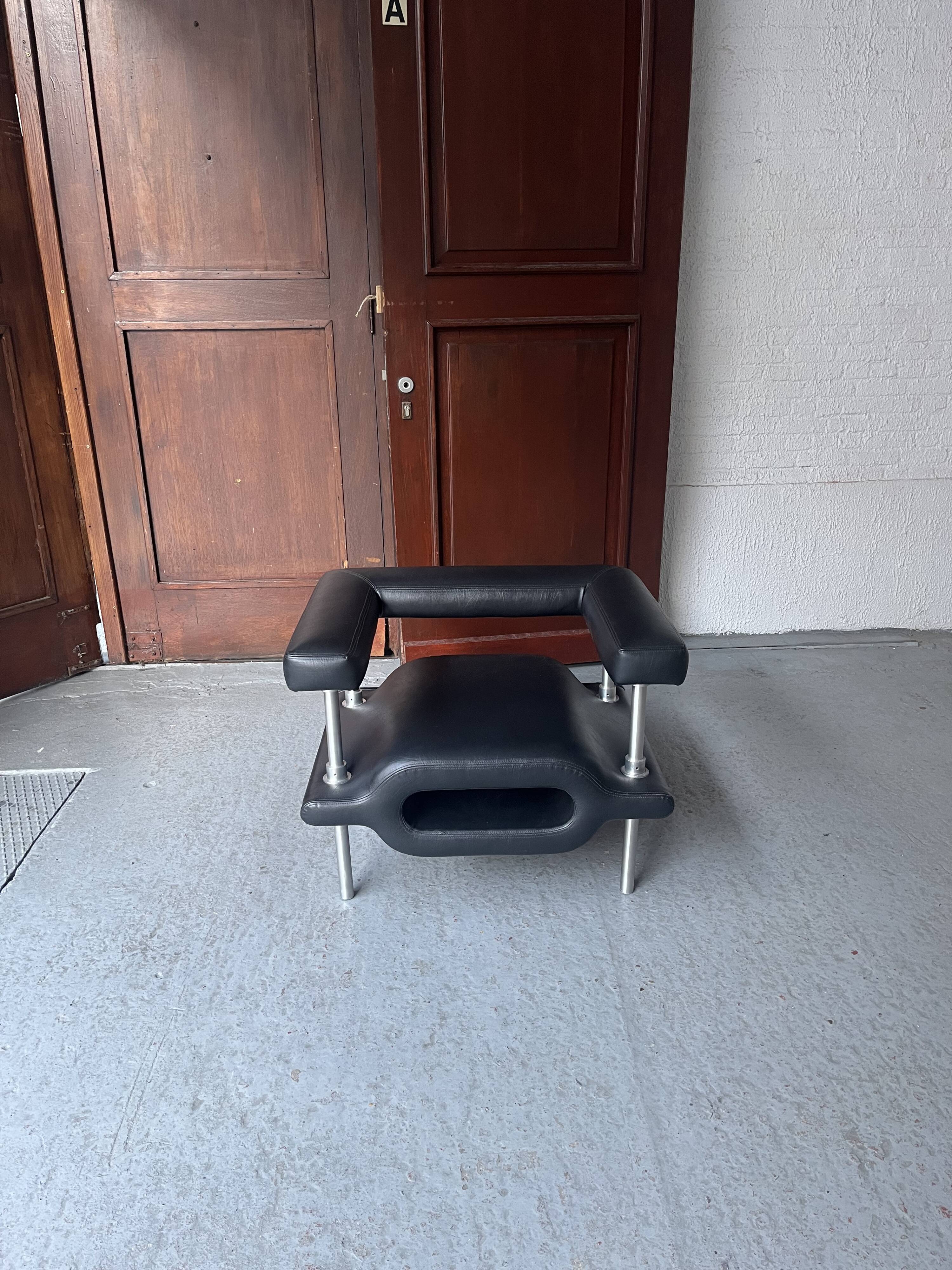 ‘Magazine’ easy chair and 2-seater by Michael Young