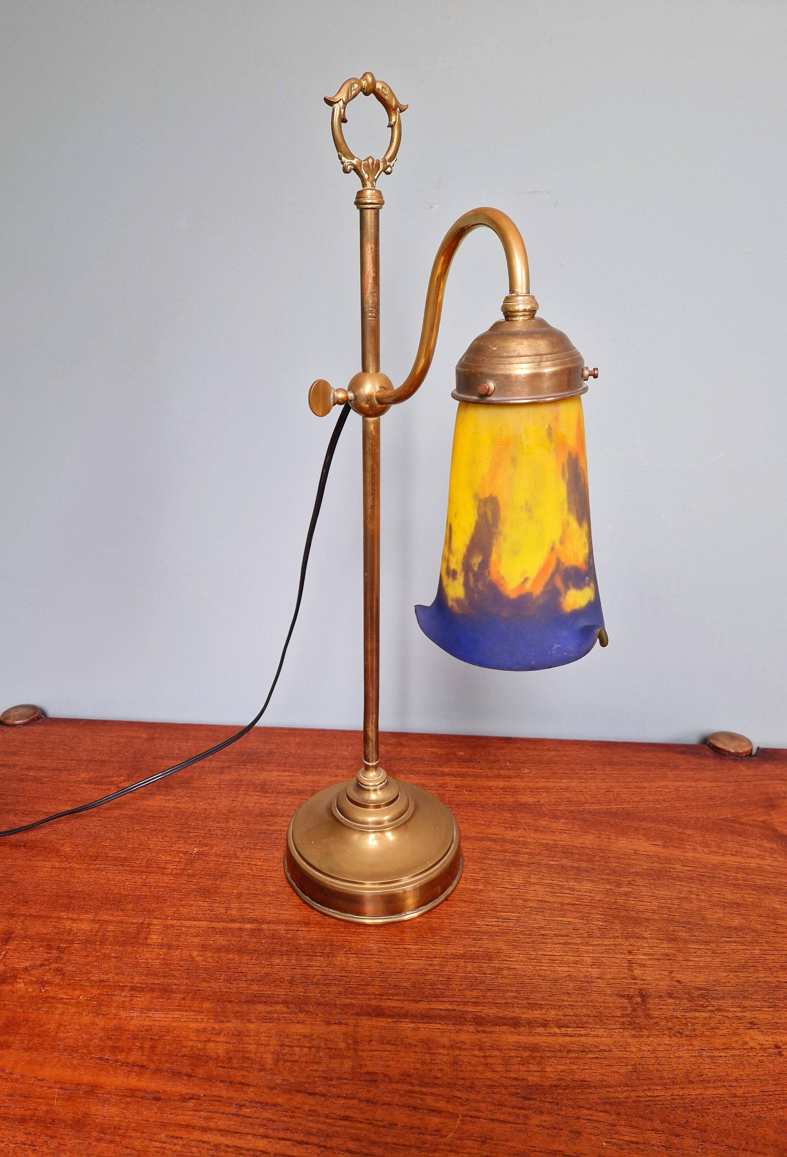 Art Deco brass and glass desk lamp signed "Frères Muller", 1920s