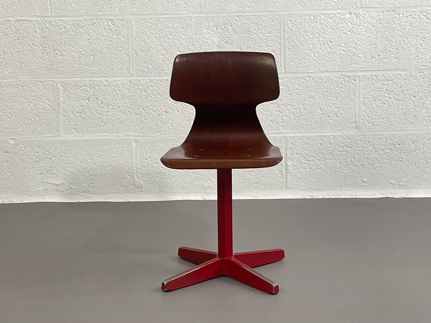 Galvanitas school chair