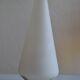 Lampe de table vers 1950 60 en verre opalin blanc