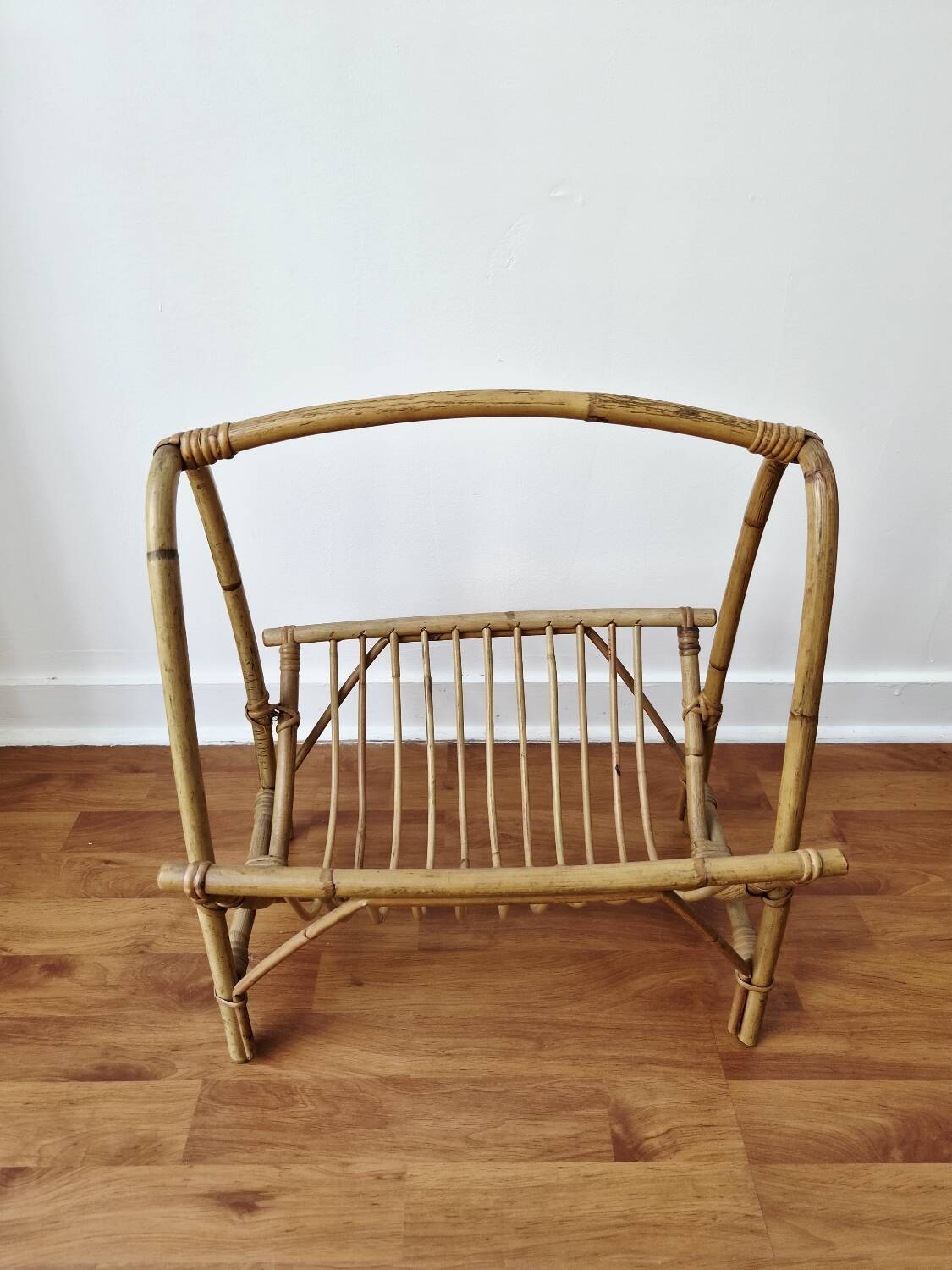 Vintage rattan magazine rack in bohemian style '1970s -