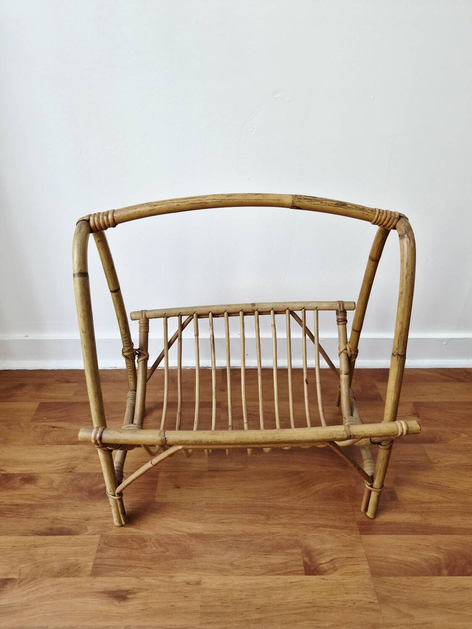 Vintage rattan magazine rack in bohemian style '1970s -