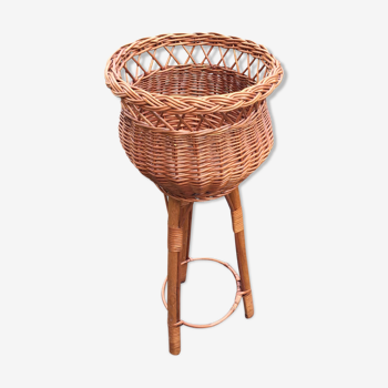 Tripod wicker plant carrier