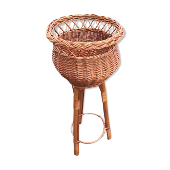 Tripod wicker plant carrier