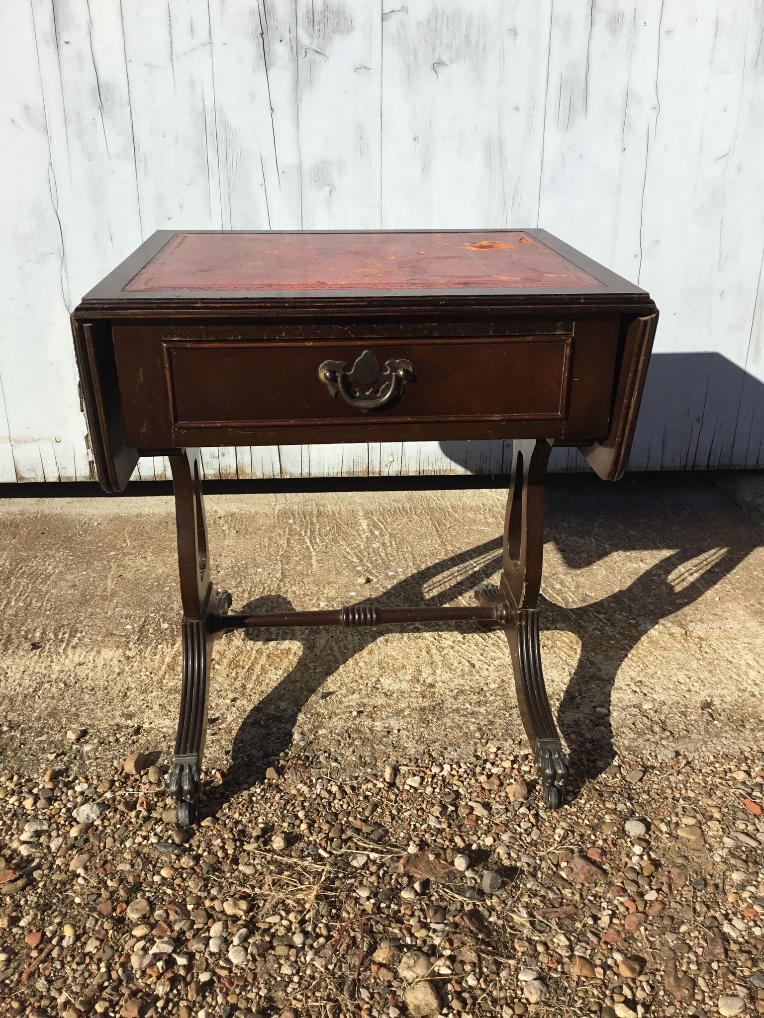 Table basse dessus cuir