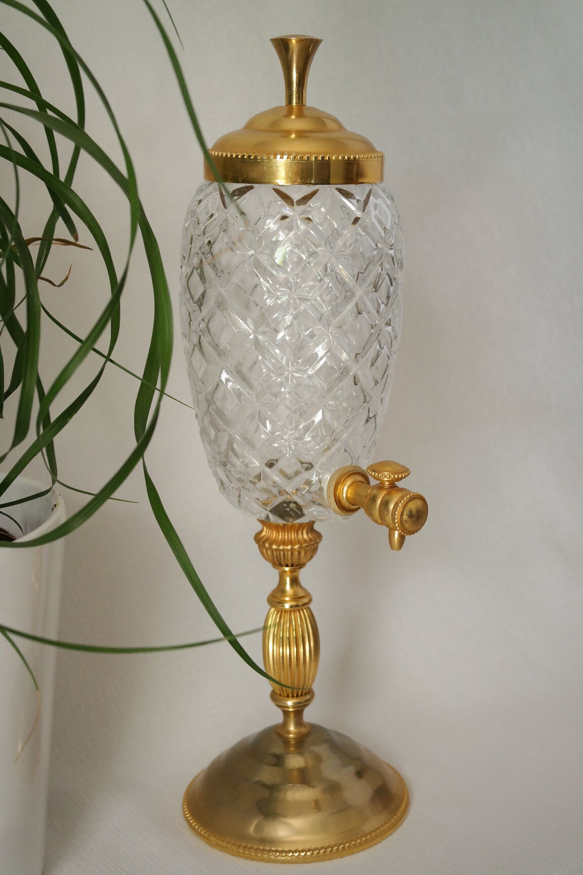 Fontaine à absinthe cristal taillé métal doré 1960
