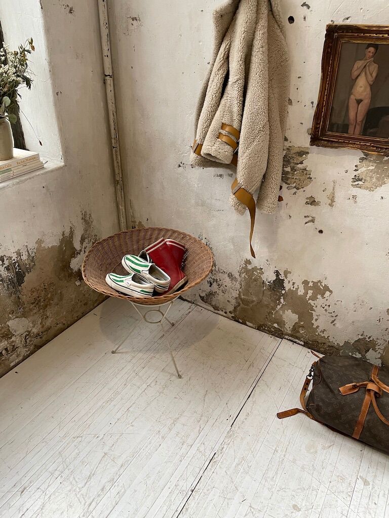 Wicker garden basket on tripod support