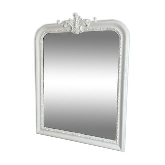 Mirror late 19th with decorated pediment. 115x88.