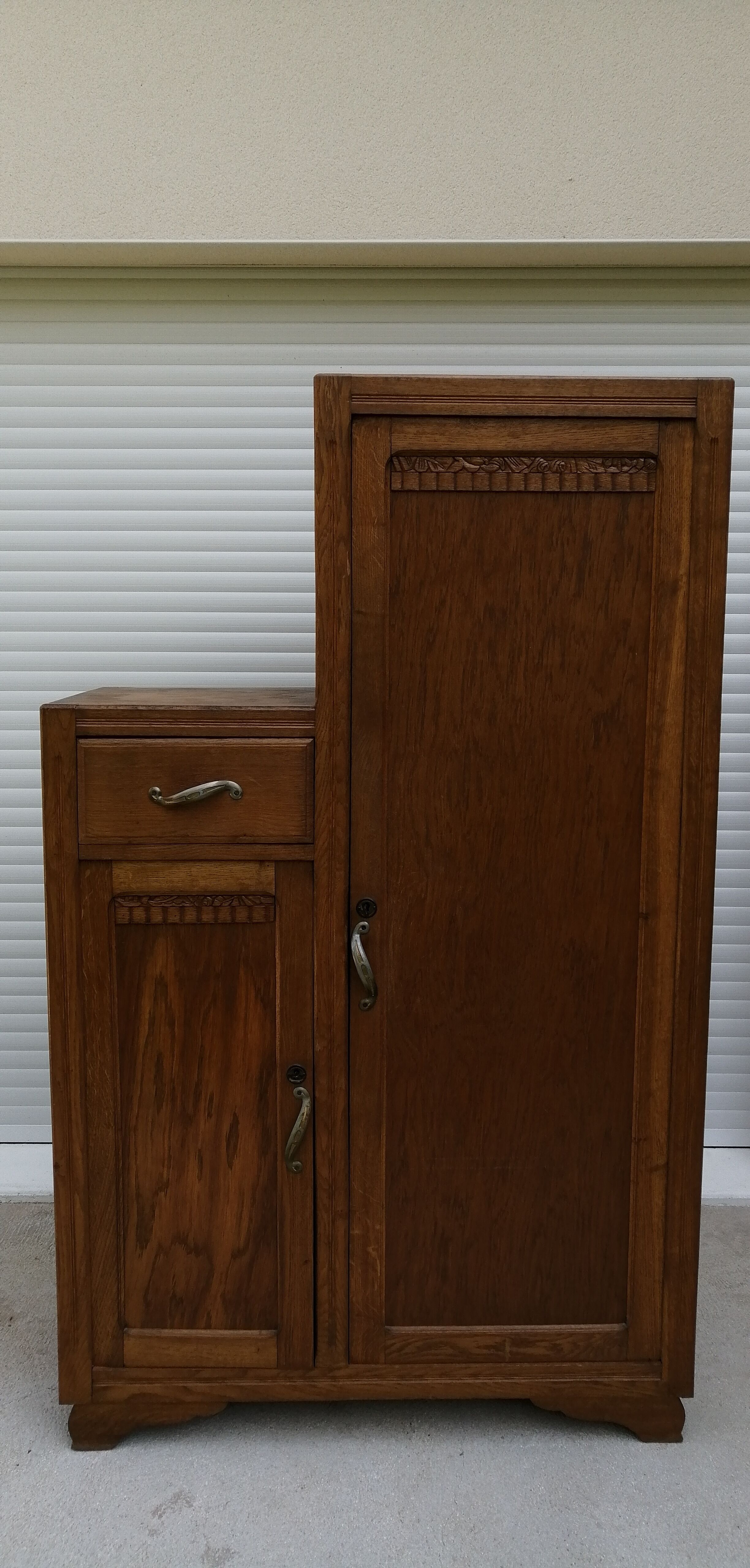 Asymmetrical cabinet