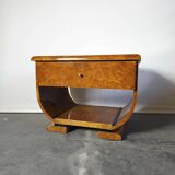 Paire de tables de chevet Art déco en ronce de noyer et laiton