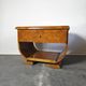 Paire de tables de chevet Art déco en ronce de noyer et laiton