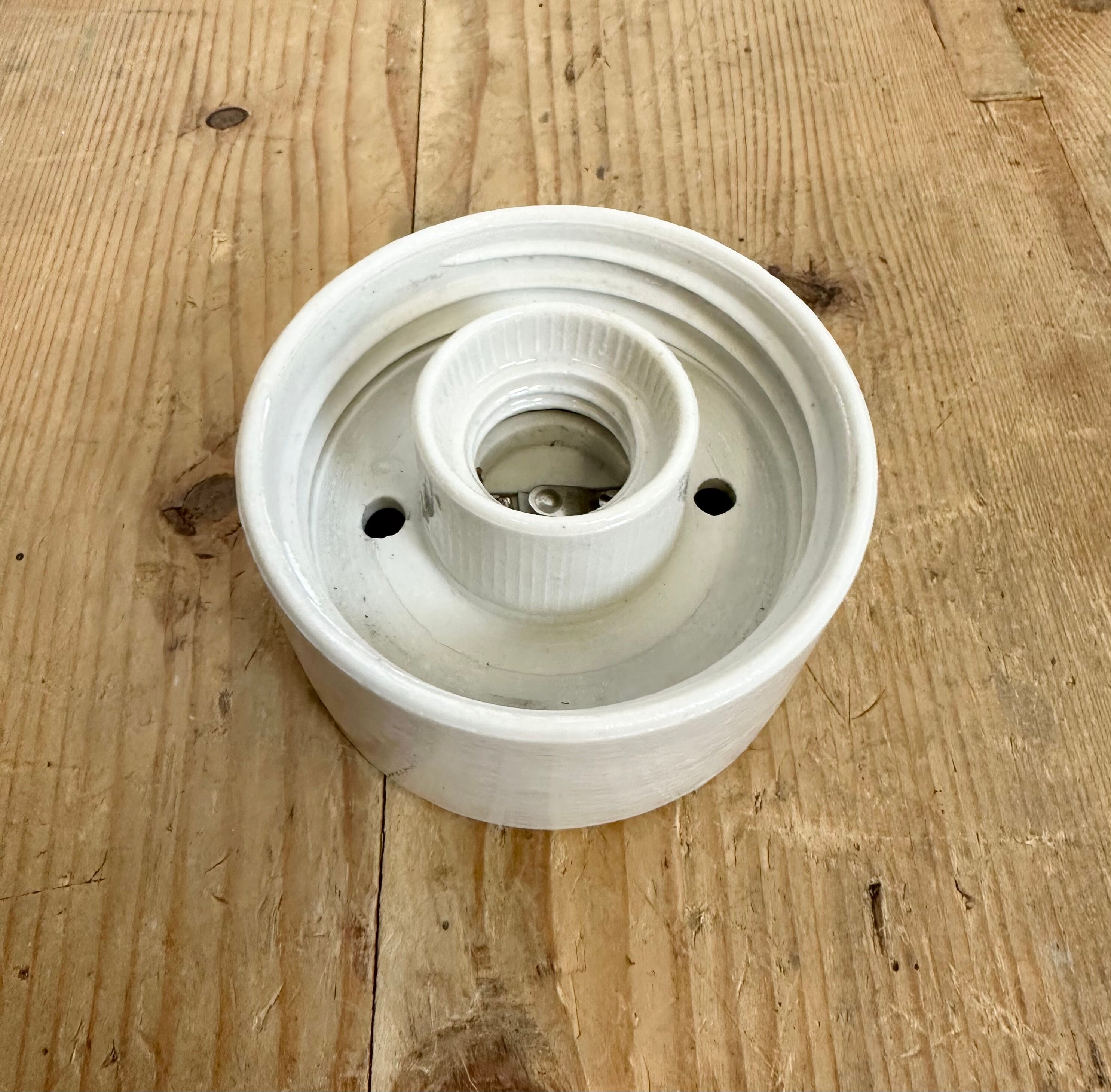 Plafonnier vintage en porcelaine blanche avec verre dépoli, années 1970