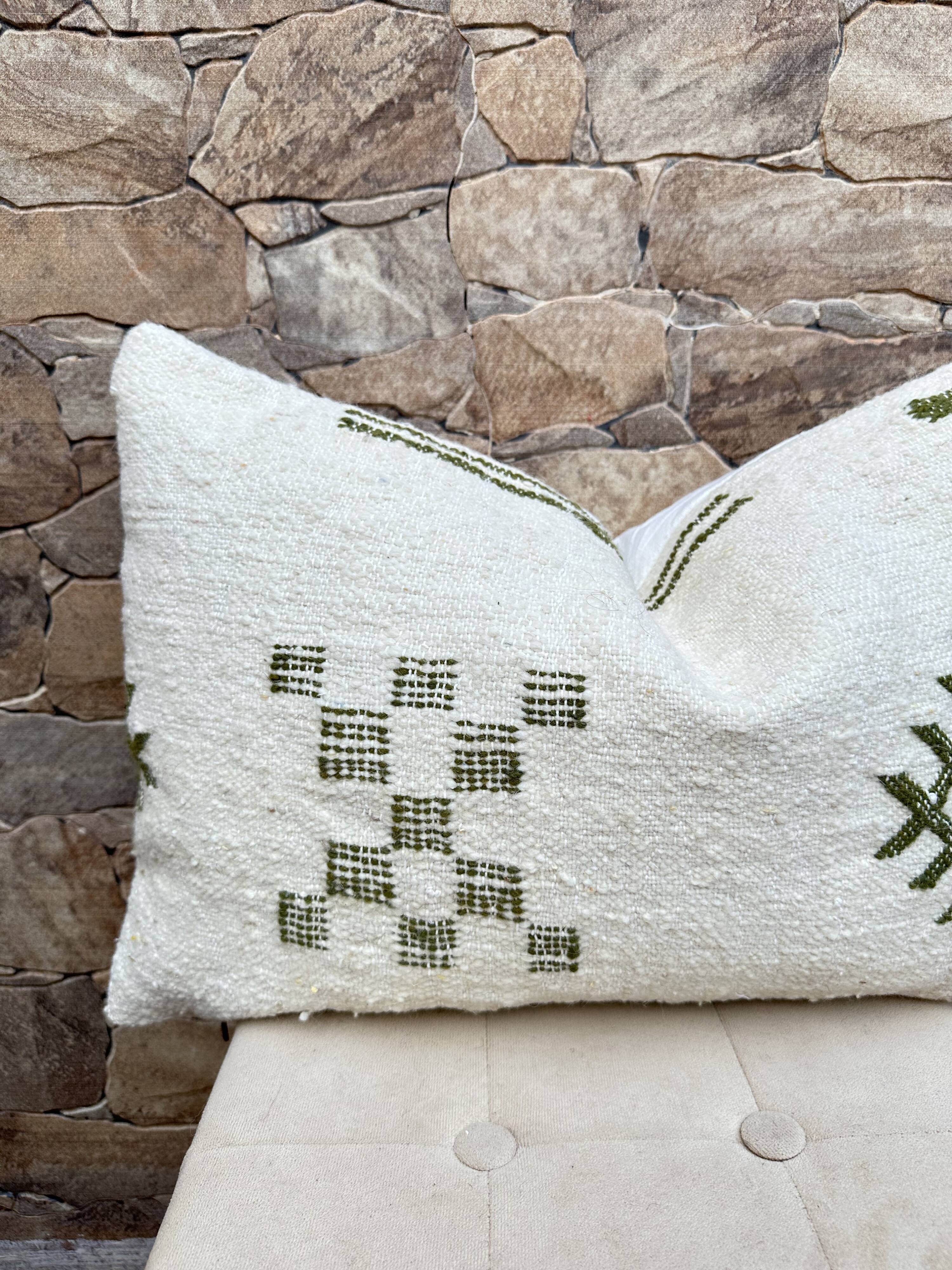 Handmade cushion cover in Berber wool: Moroccan Kilim cushion