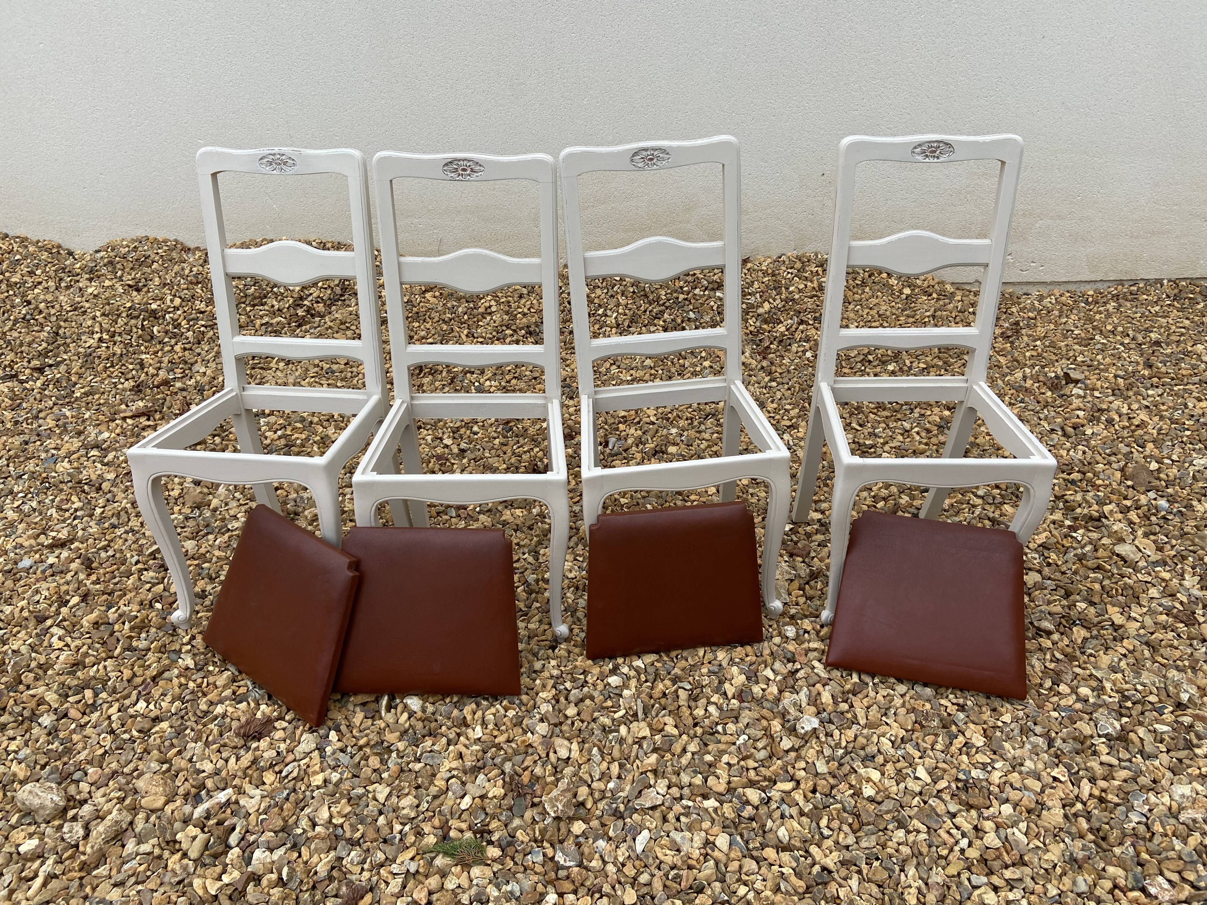 Suite of 4 chairs