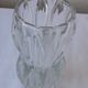 Vase en verre pressé
