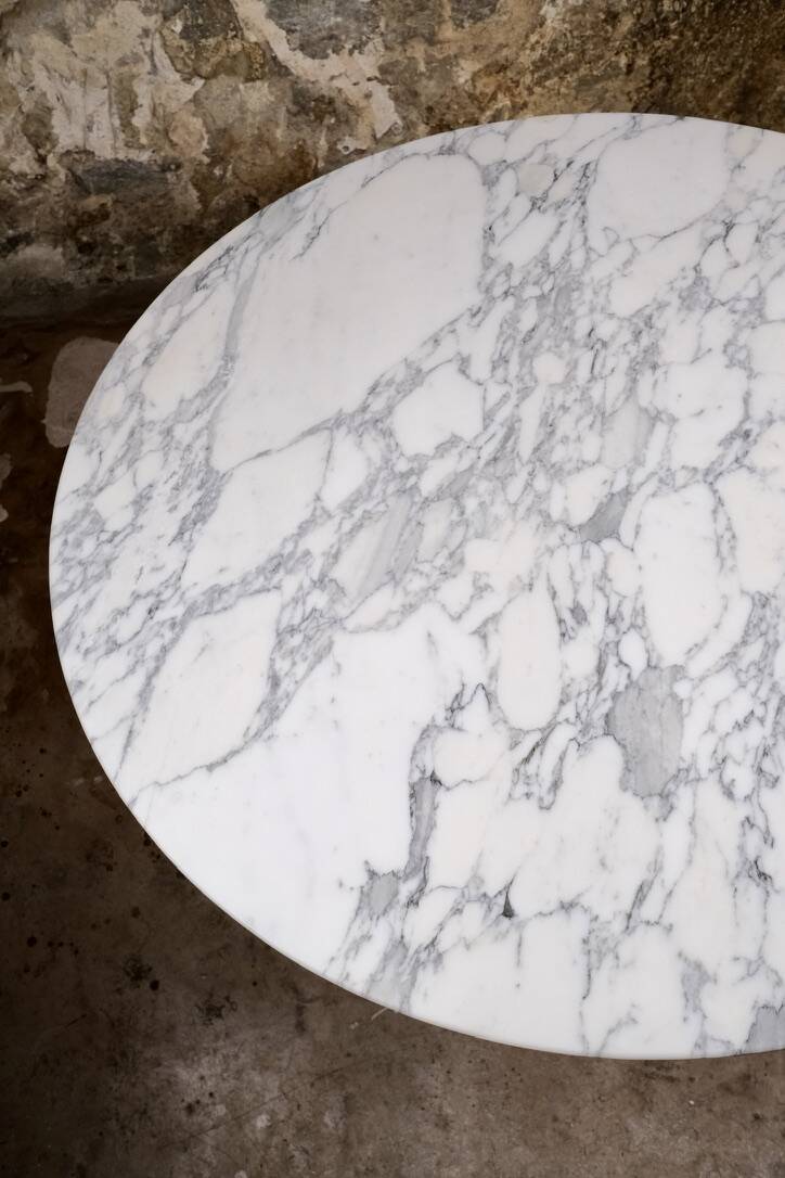 Large table ronde en marbre de Carrare, Italie, 1970s