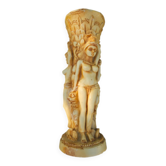 Status vase woman divinity femininity