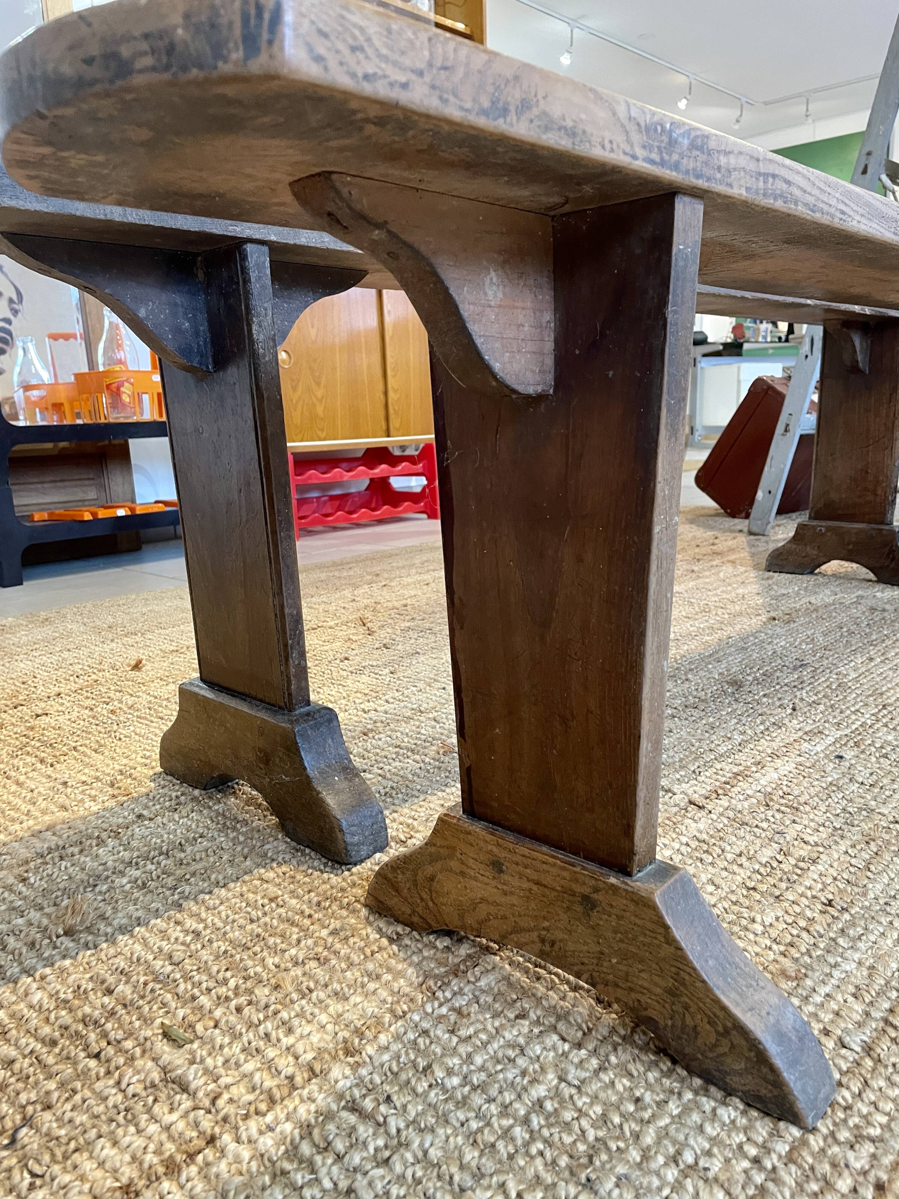 Lot de deux bancs de ferme