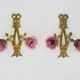 Paire d'Appliques murales en bronze à décor de noeuds à 2 bras à tulipe mauve Signées DP. Années 40