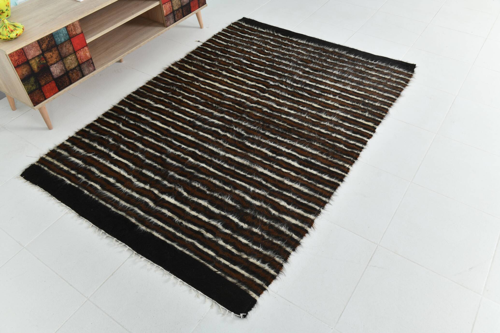 %100 Wool Handwoven Turkish Vintage Kilim Rug, 136x196 Cm