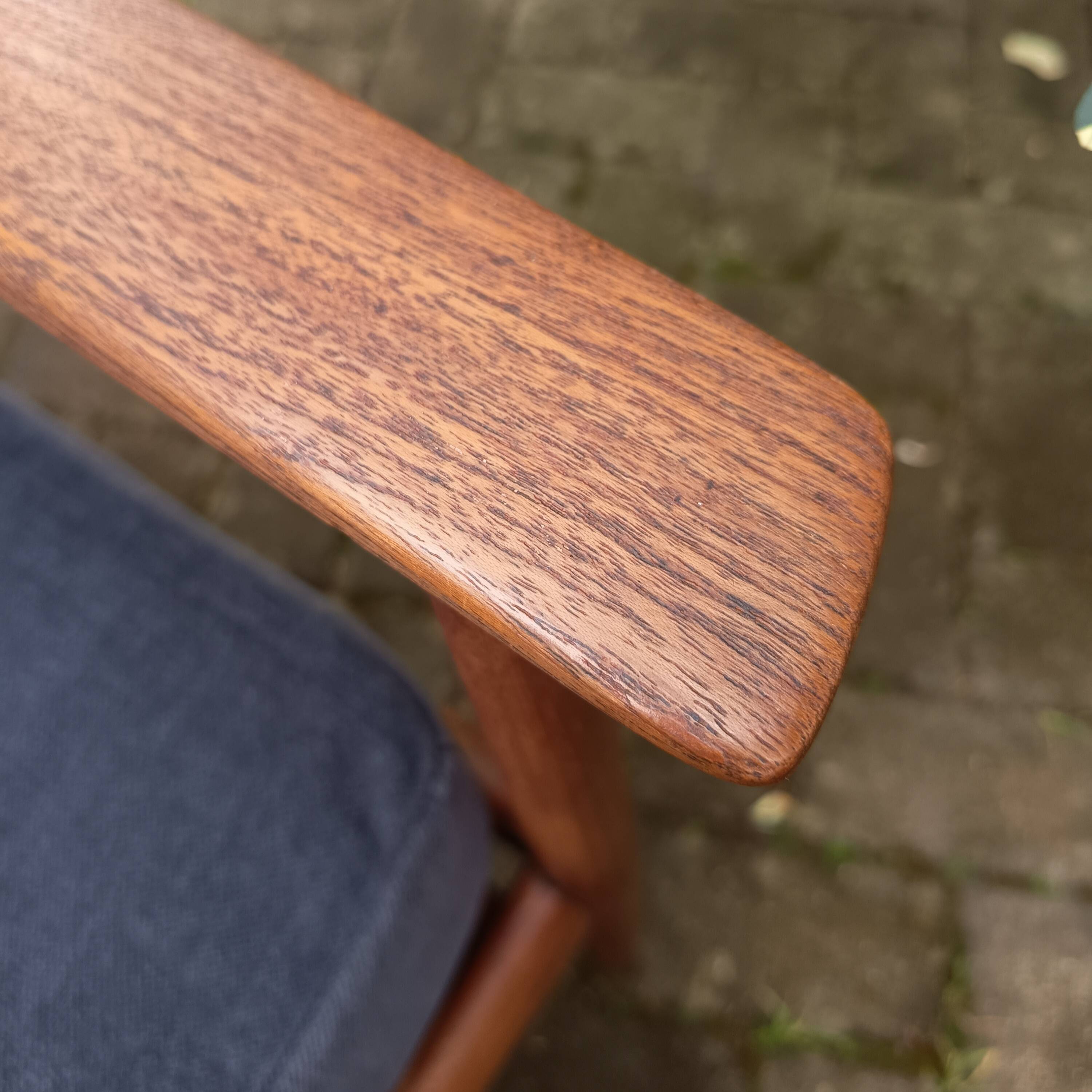 Pair of Knoll Antimott armchairs, 1960