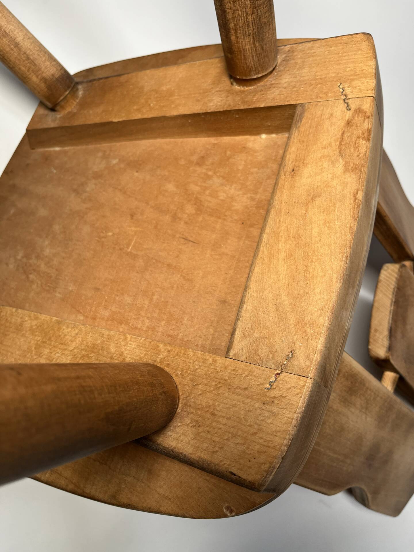 4 chaises de ferme brutalistes scandinaves