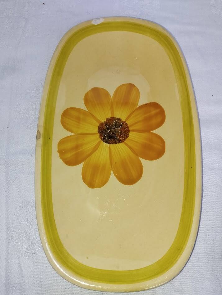 Soleil Gien set – large dishes and vintage serving dish