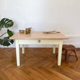 Table basse jaune en bois massif