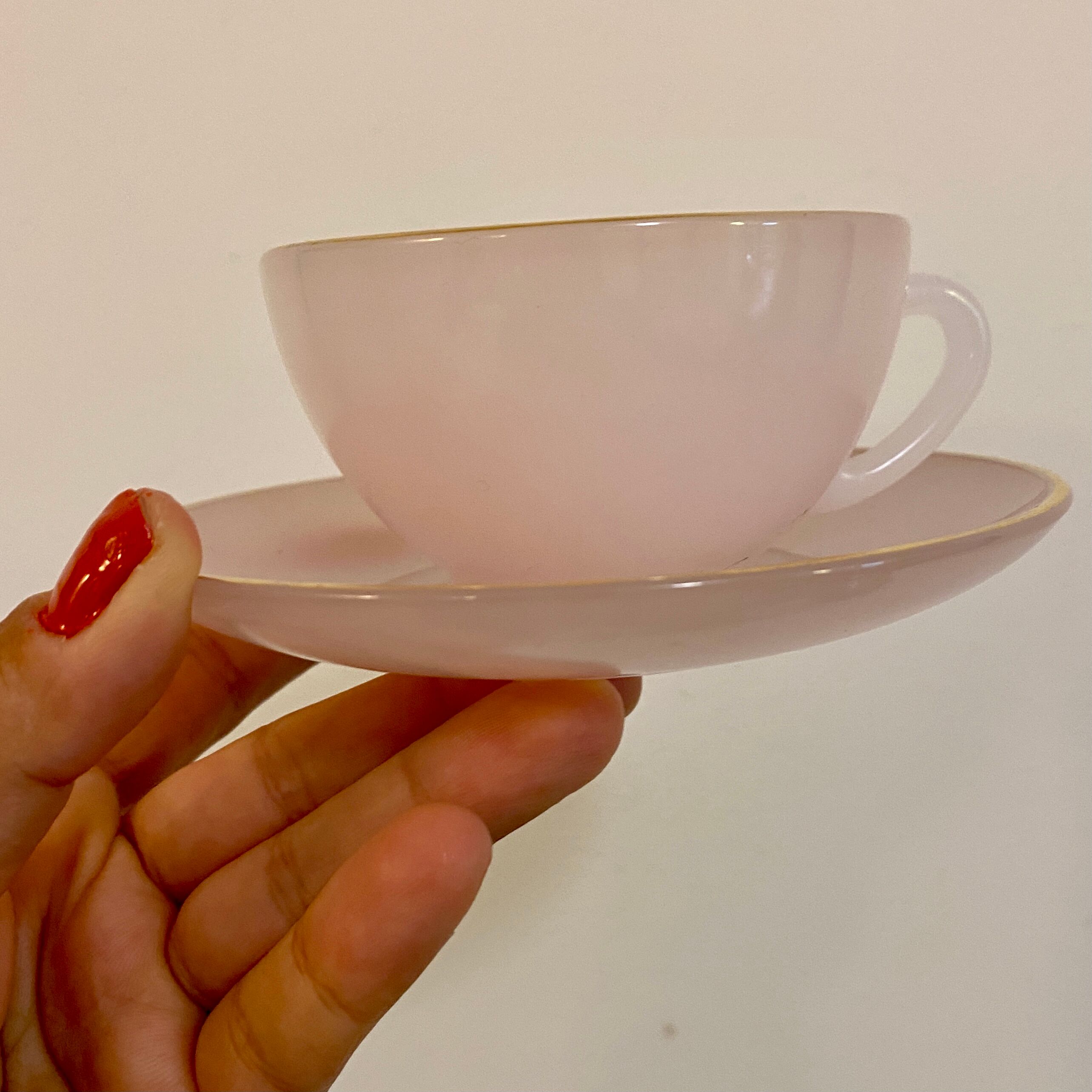 Set of 8 vintage cups and subcups, pastel Arcopal