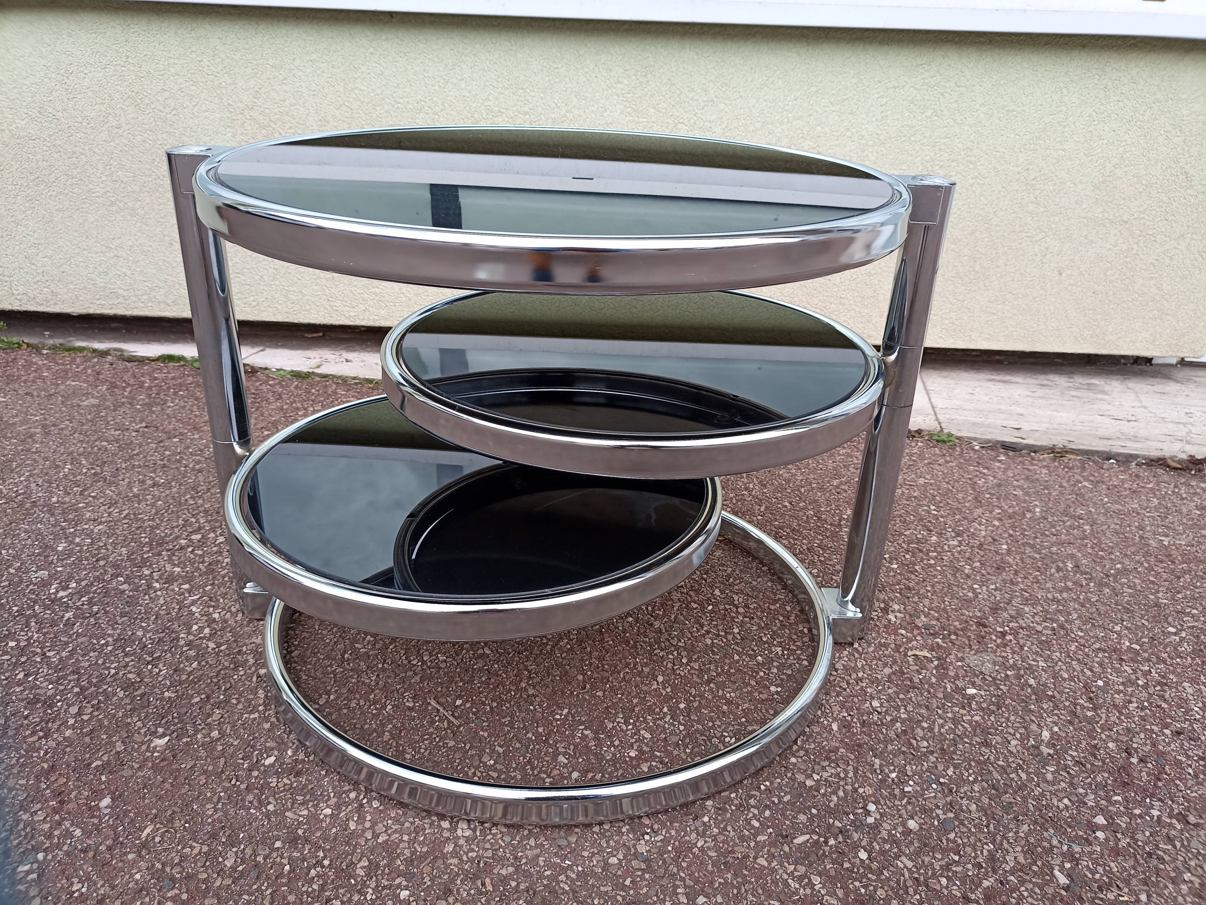 Round coffee table in glass and vintage chrome