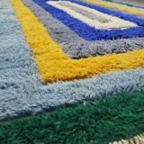 Off-white Moroccan rug with geometric patterns, 250cm x 150cm