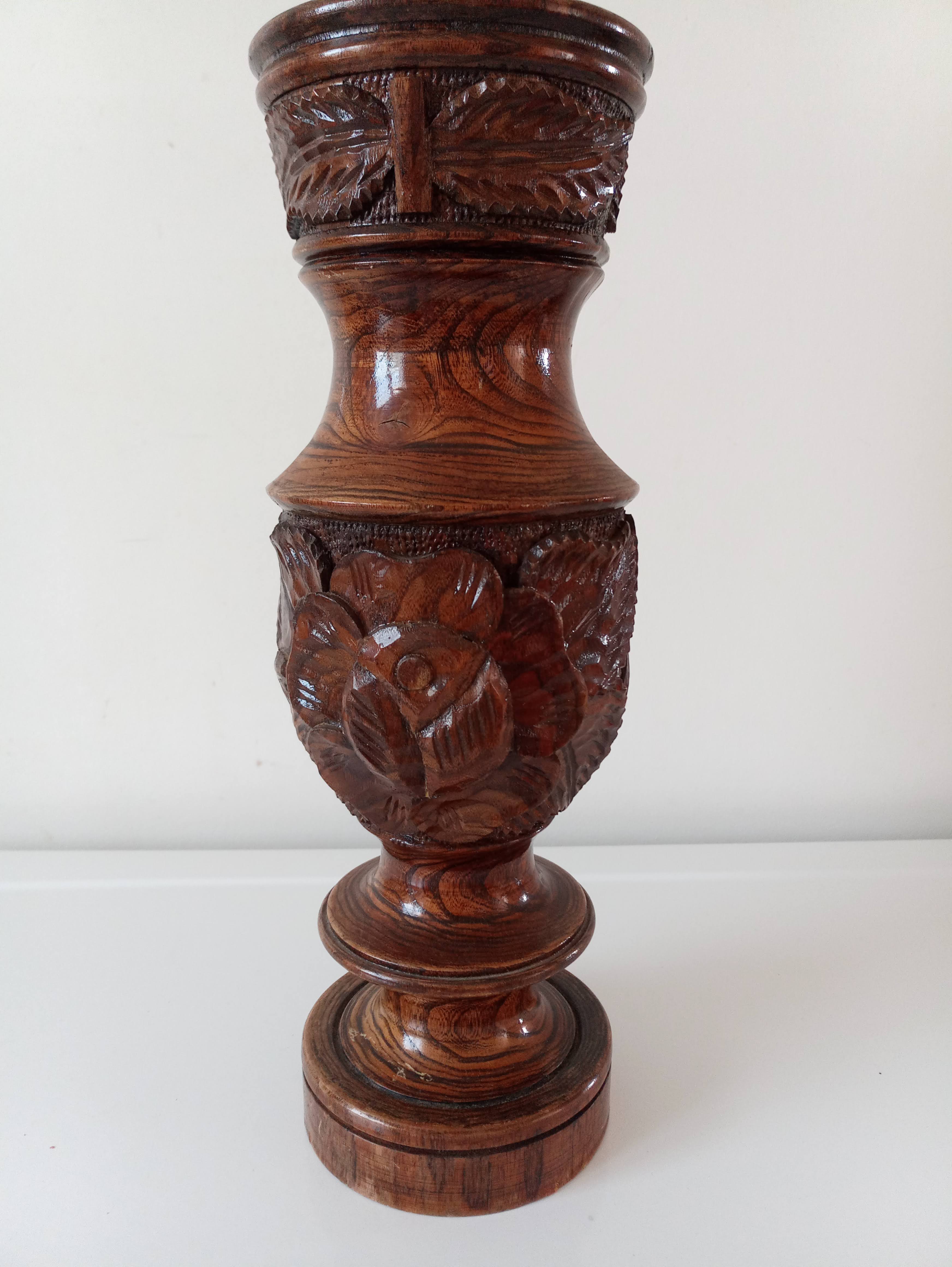 Vase bois massif sculpté à la main