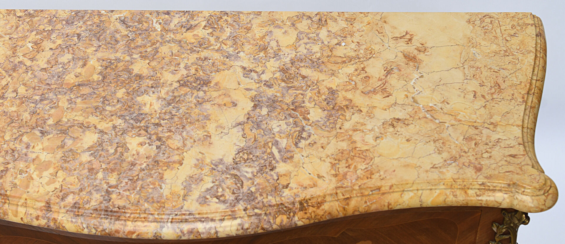 Commode de style Louis XV par Haentges Frères