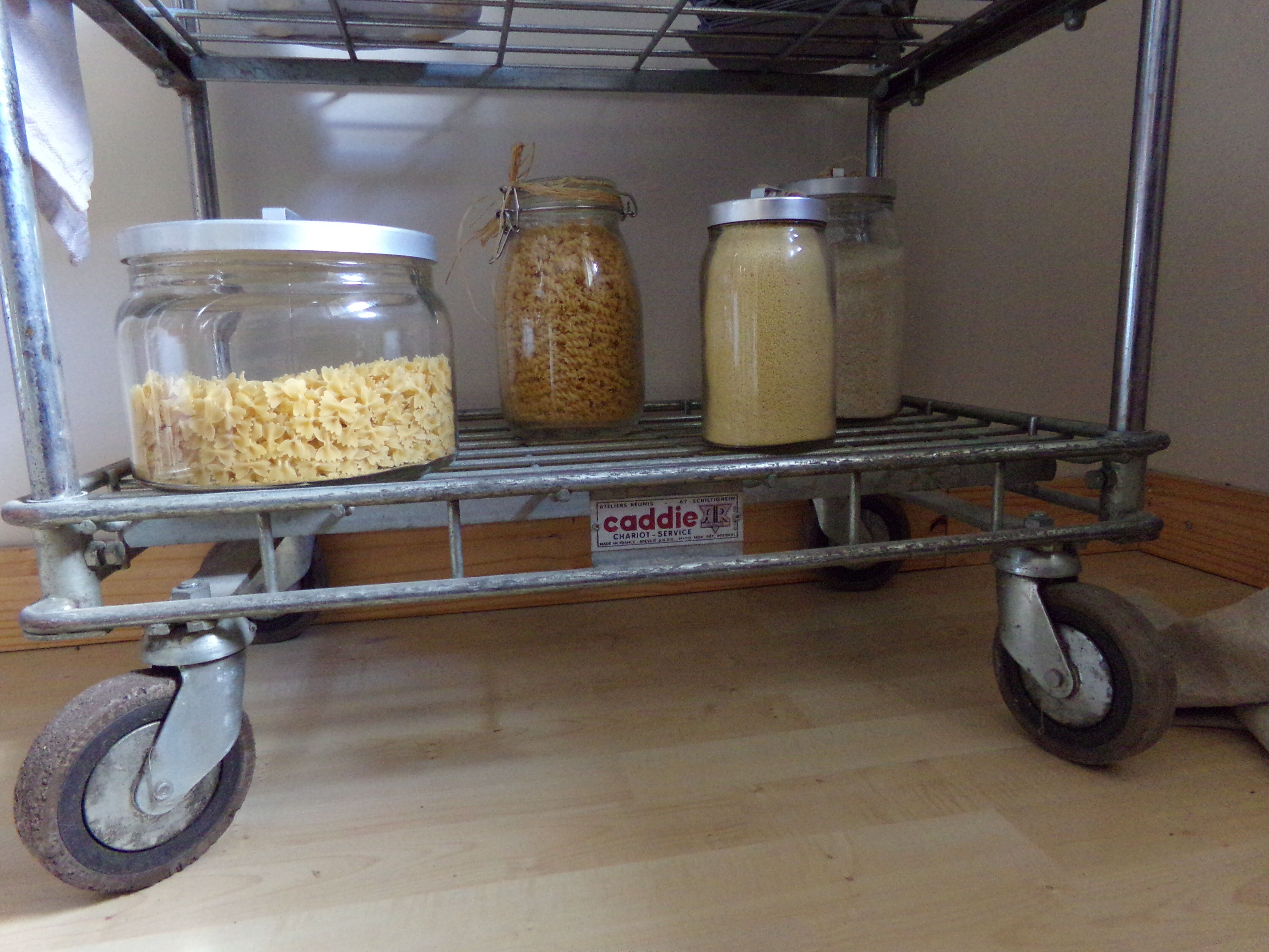 Etagère métallique sur roues