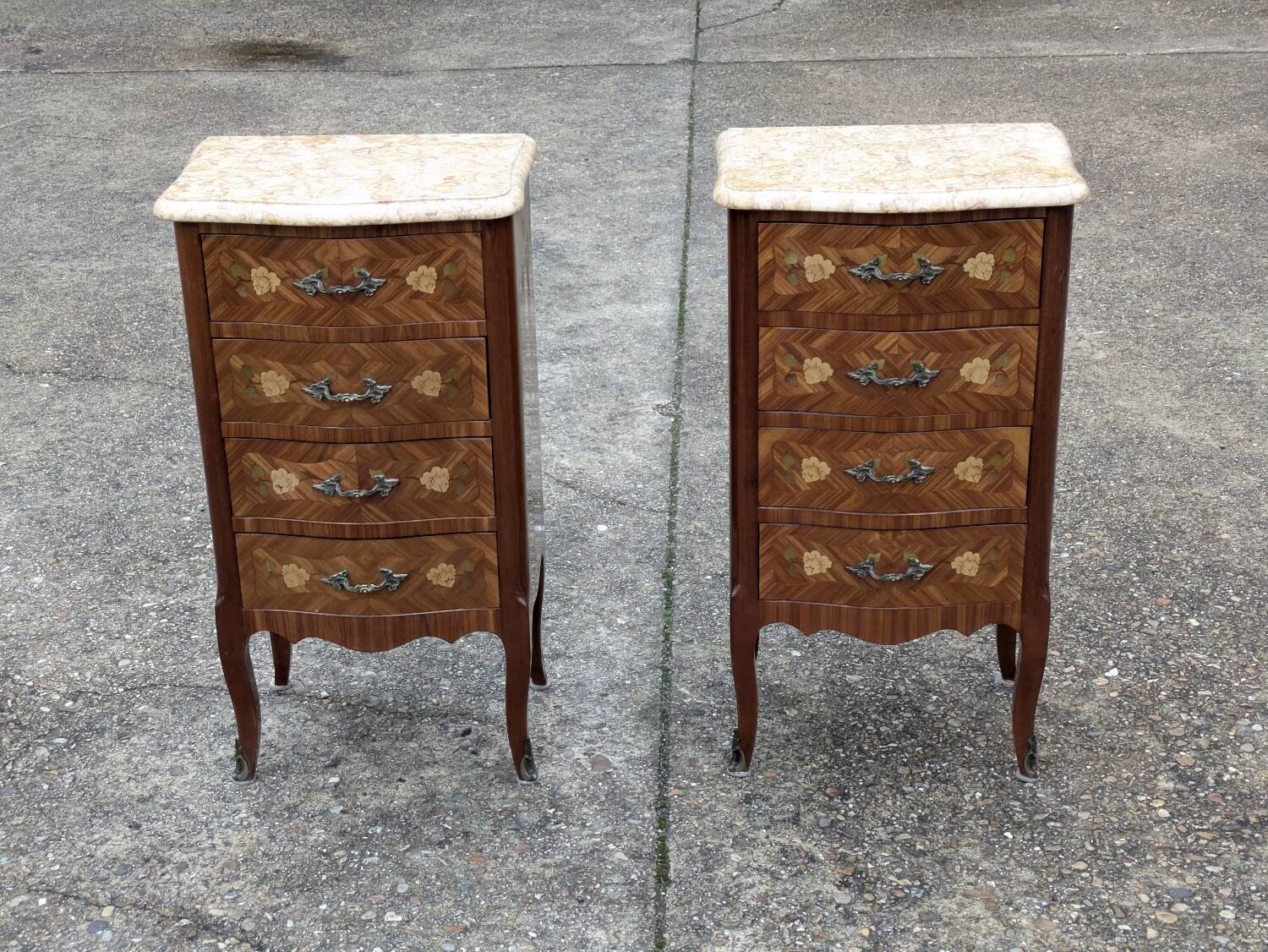 Pair of bedside tables / chest of drawers Vintage Louis XV style chest of drawers