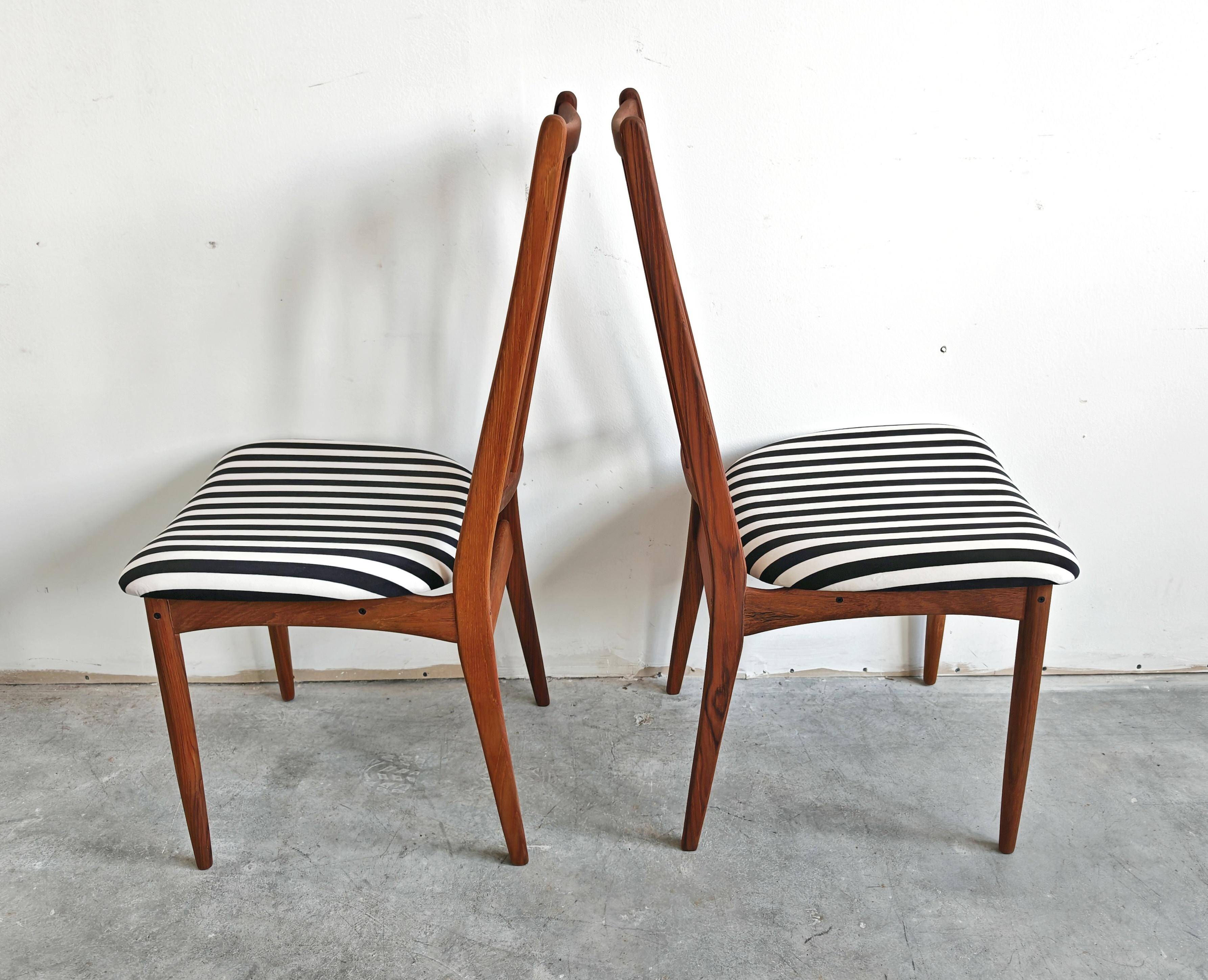 Ensemble de 4 chaises Mid-Century Modern en teck massif 1960