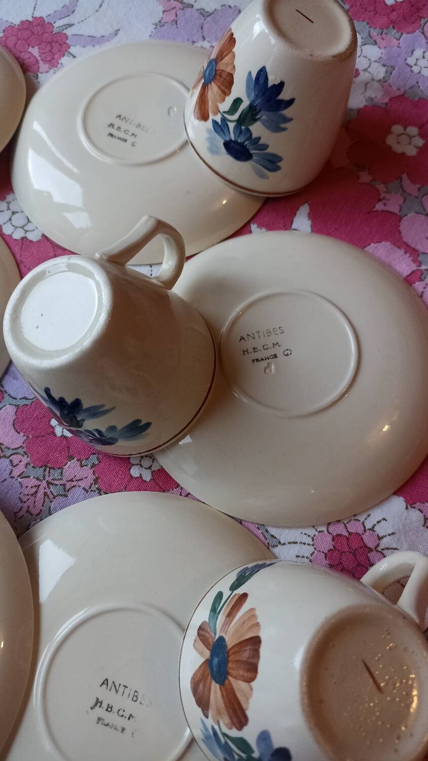 6 Creil and Montereau Choisy-le-Roi cups, Antibes model