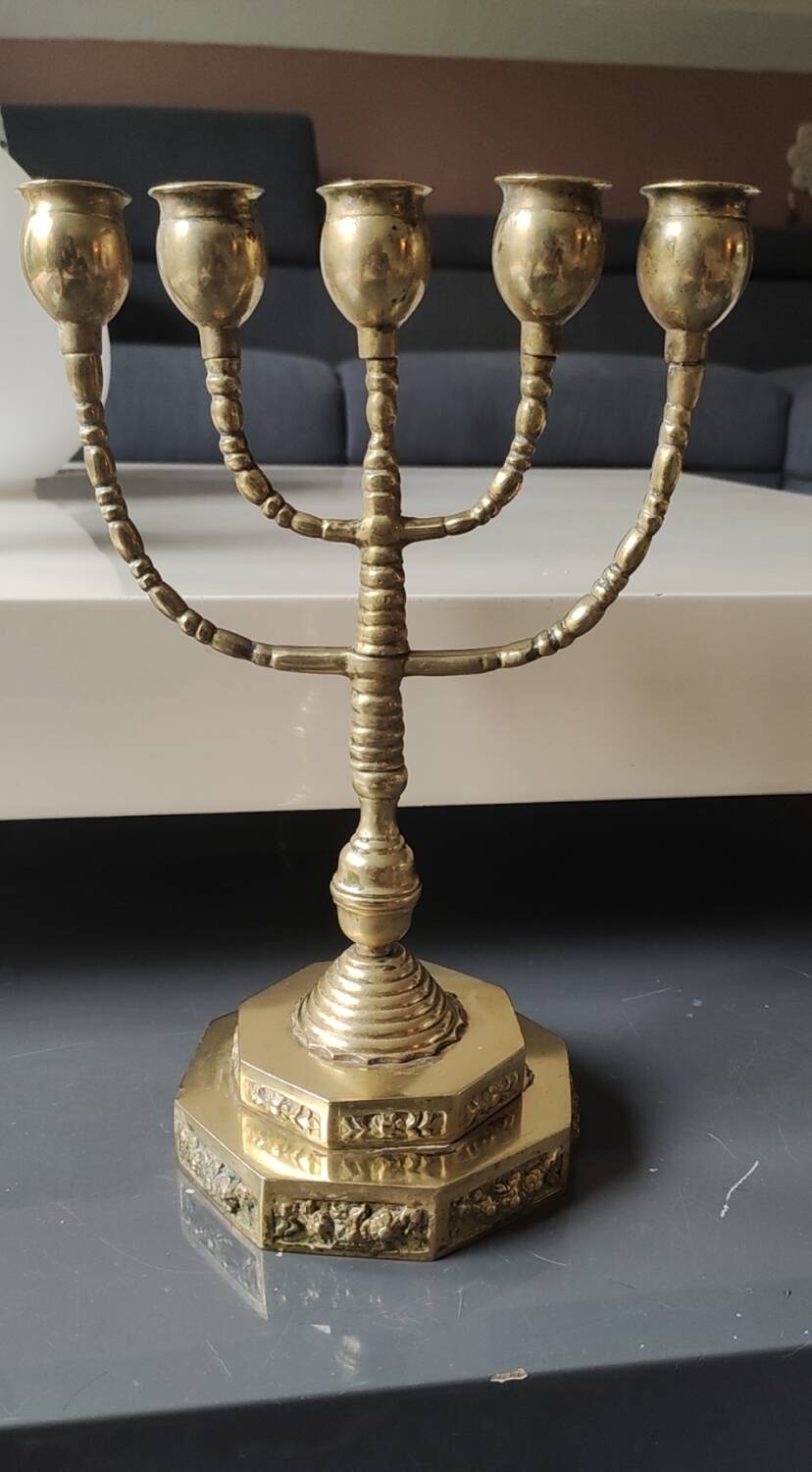 5-branched Jewish menorah/candlestick. Dedicated to mourning. In gilded bronze.