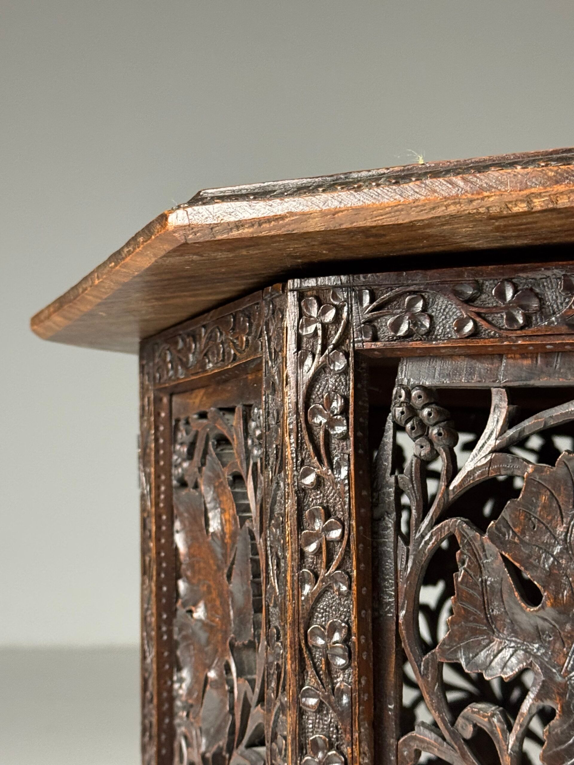 Table d'appoint anglo-indienne du 19e siècle