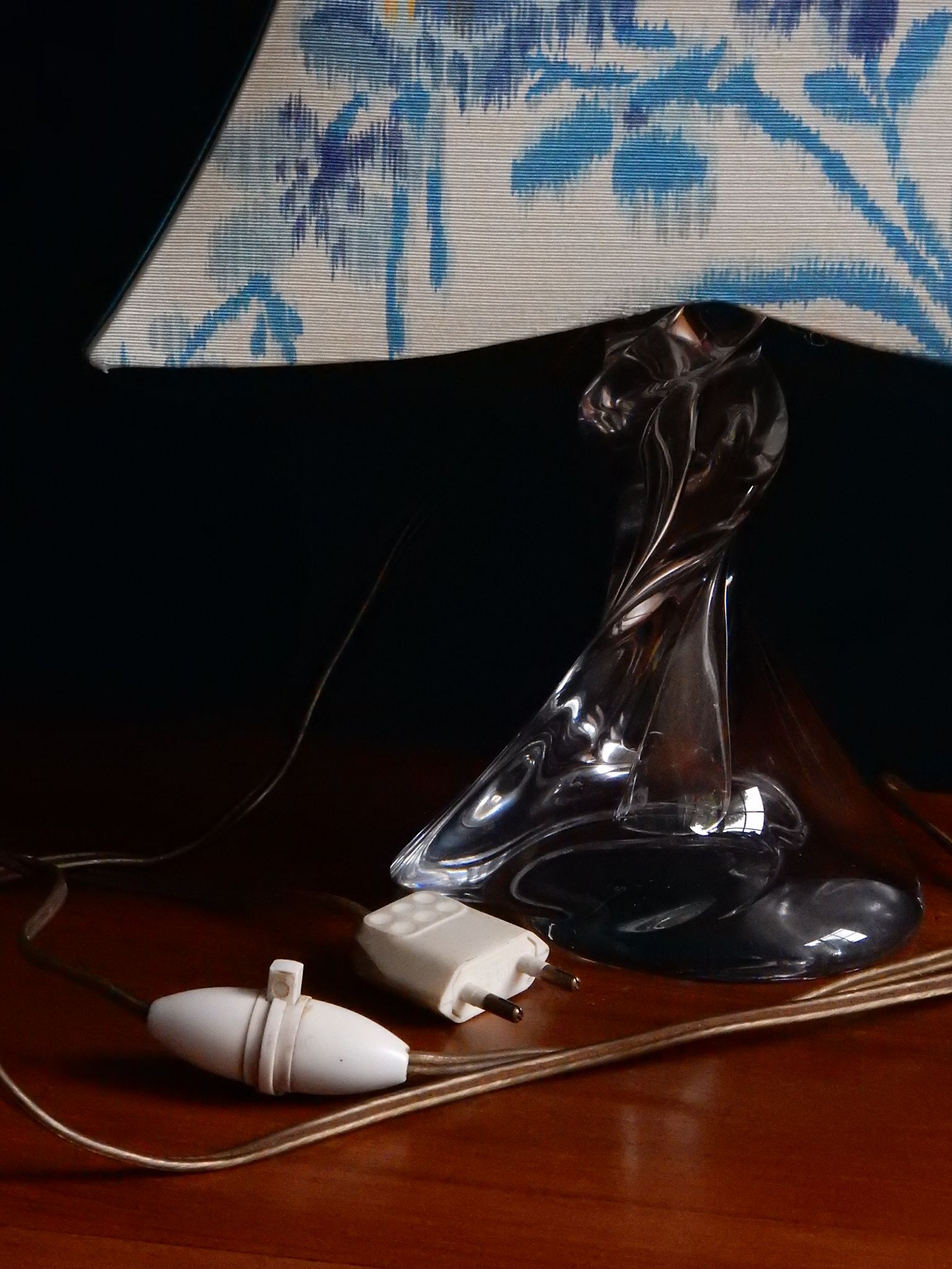 Table lamp Lampshade fabric Ikat and its crystal foot