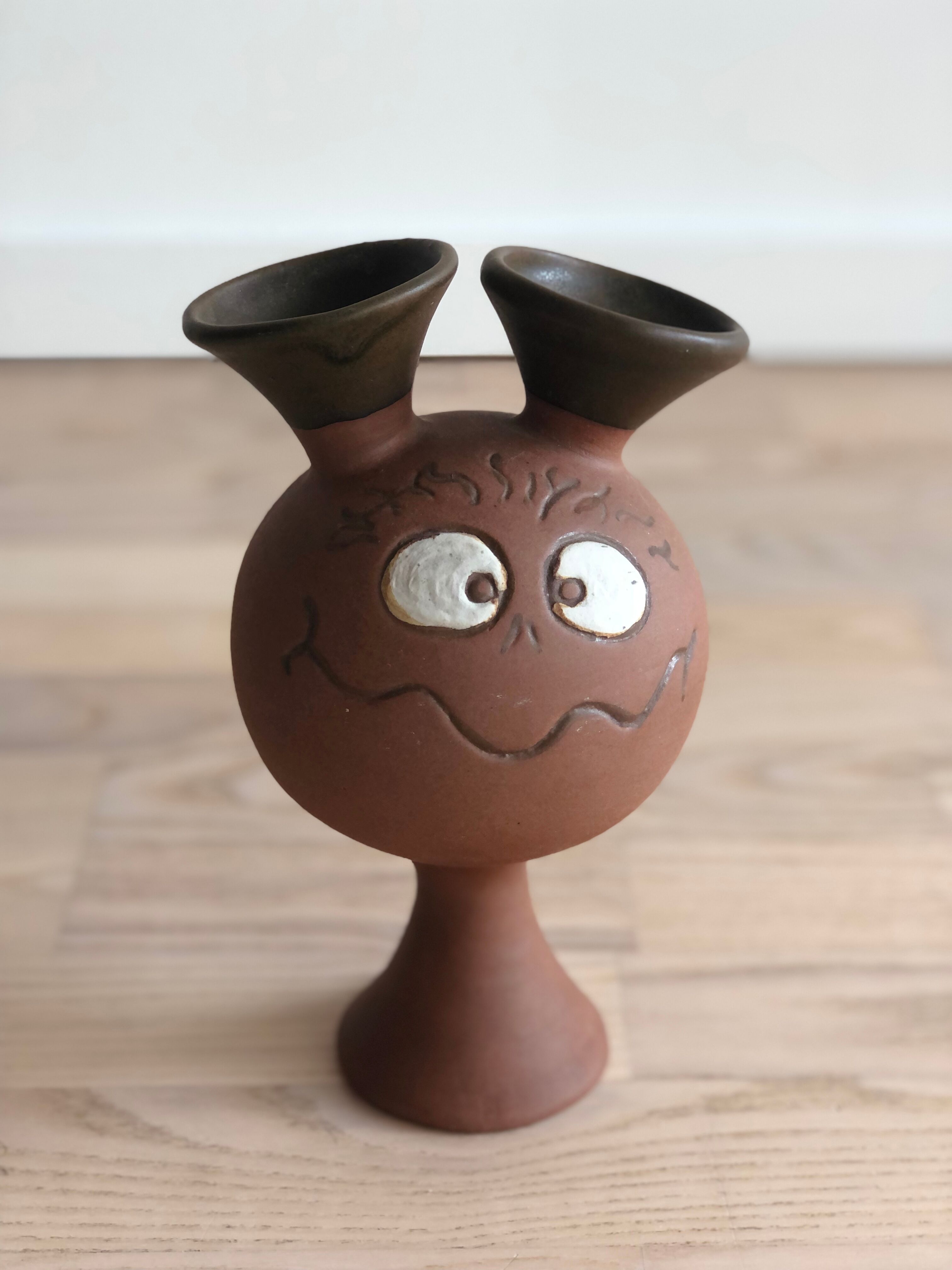 Anthropomorphic ceramic vase made by hand in. California by Stoneware Designs West, 1960-70