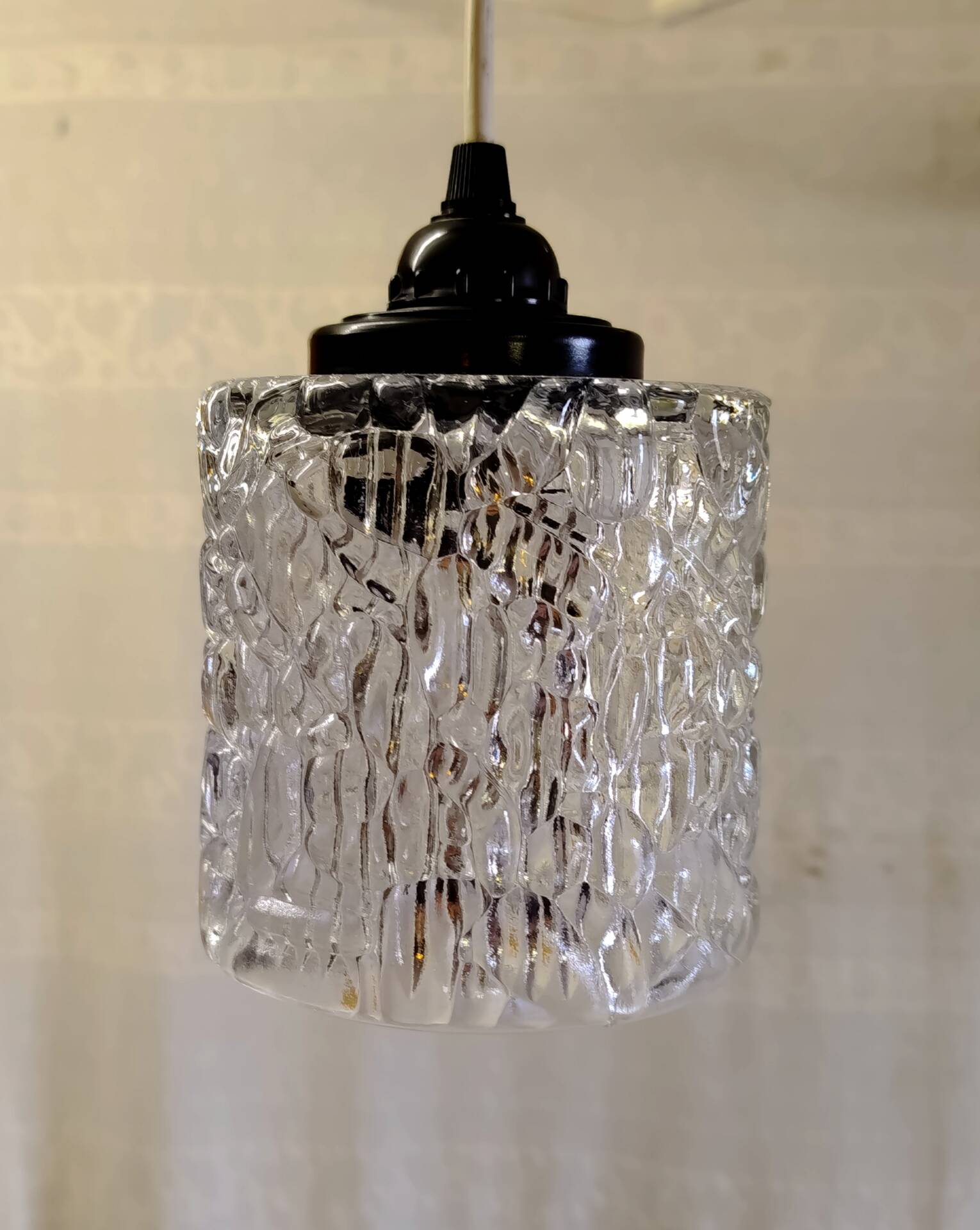 Paire de suspensions en verre holophane - mid. XXeme
