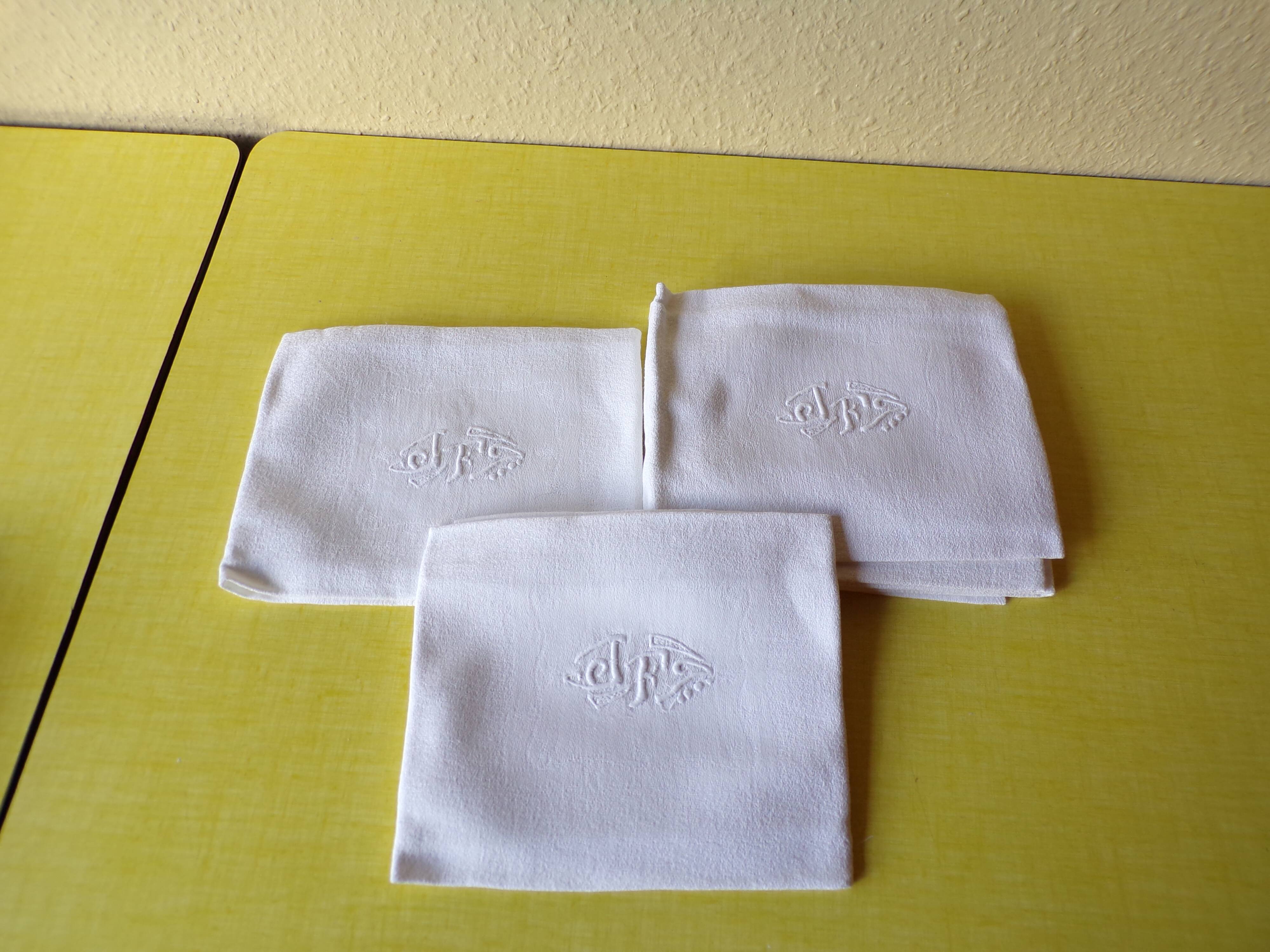 Set of 5 towels monograms "JF" damasse in white