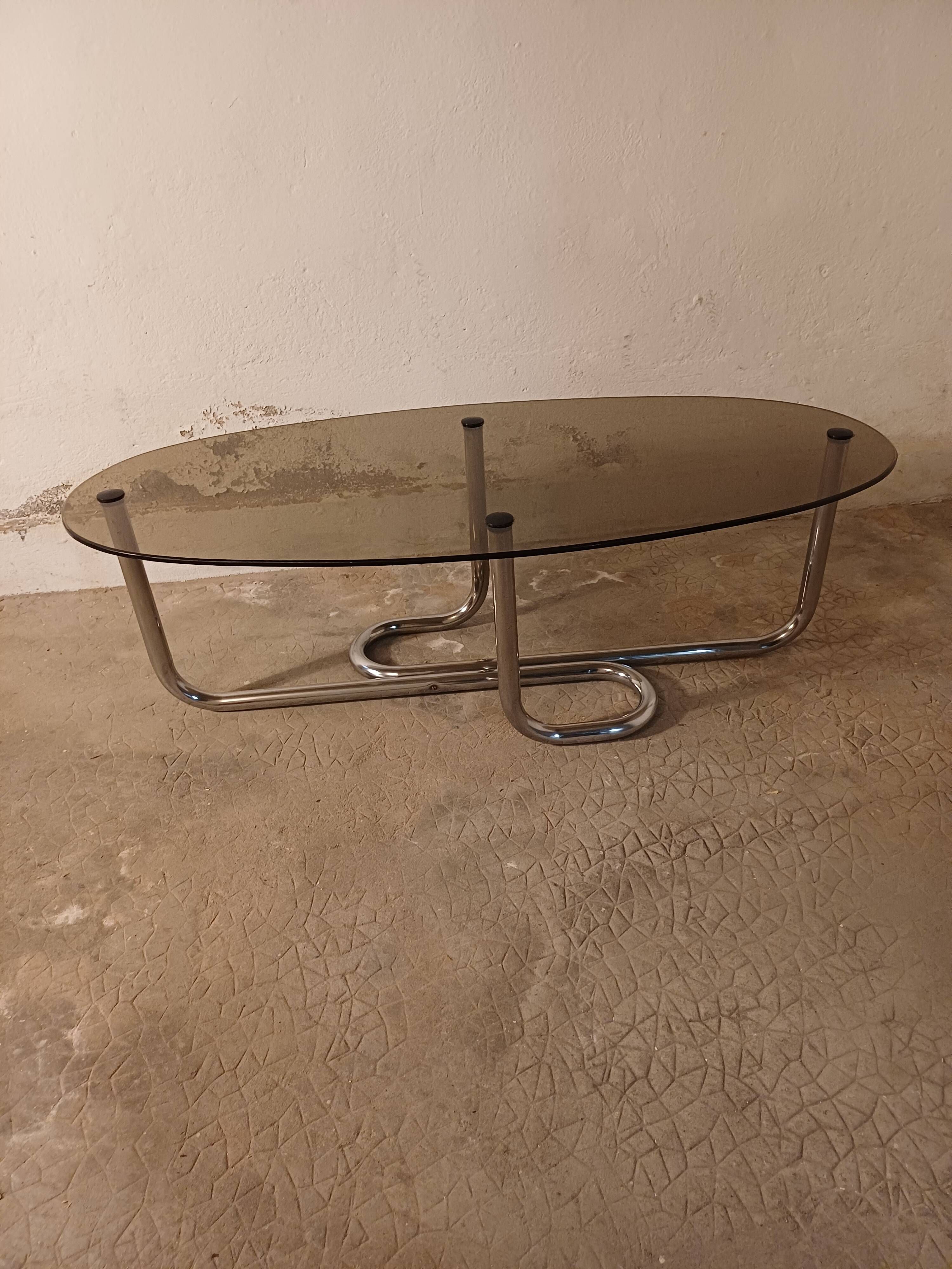 Table basse en verre fumé et métal chromé