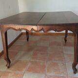 Expandable oak farm table. Late 19th.