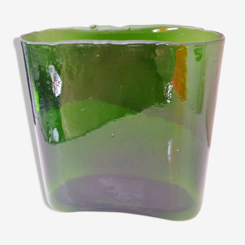 Vase rectangle vert design en verre soufflé, moulé, bullé, tampon