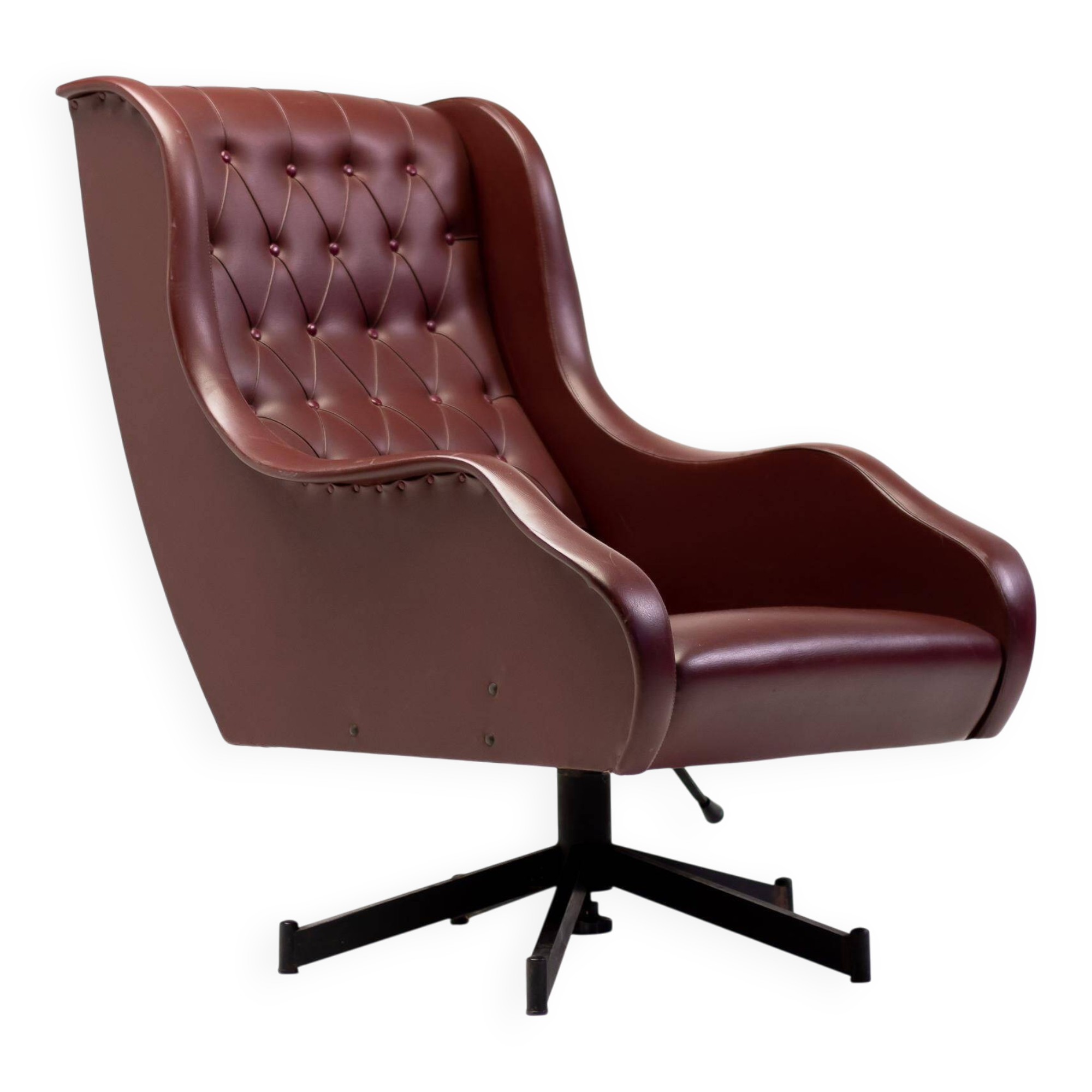 Italian reclining chaise longue from the 1950s in oxblood Naugahyde.