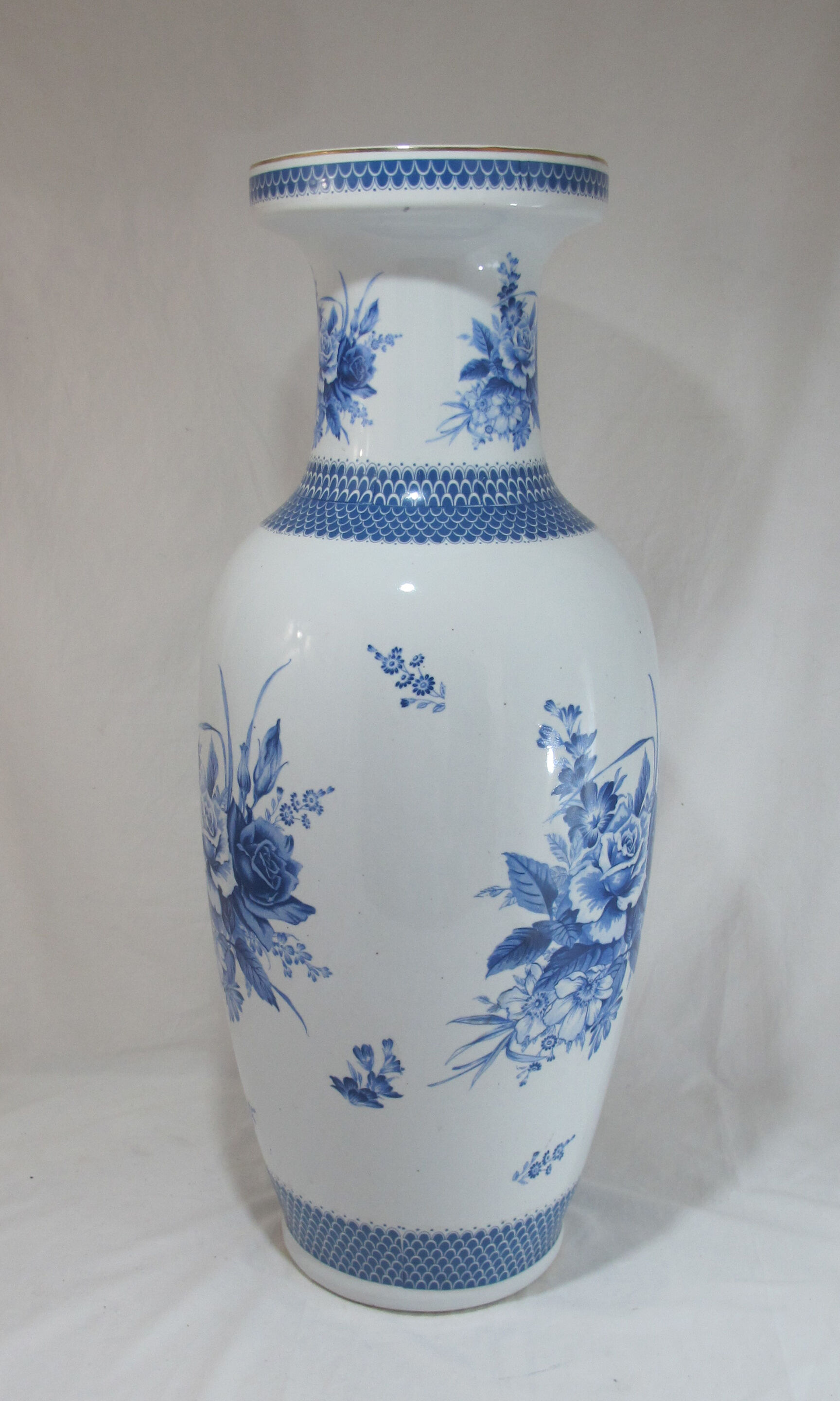Chinese blue white vase