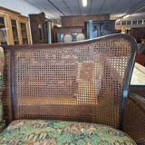 Antique English two-seater canapé, carved wooden frame.